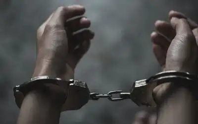 القبض على قاتل والدته في محافظة