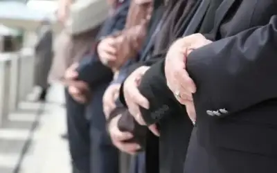 قاتل والدته في الكرك صلى عليها
