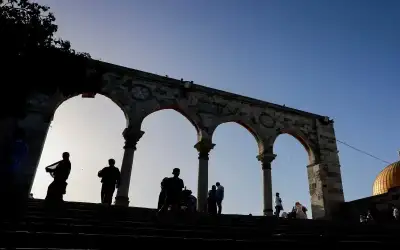 مستوطنون يقتحمون المسجد الأقصى وفرض قيود
