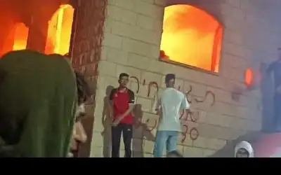 مستوطنون يحرقون منازل الفلسطينيين جنوبي الخليل