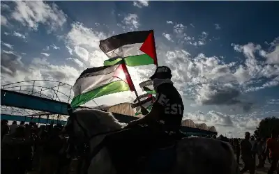 وفد قيادي من حماس يلتقي قيادات