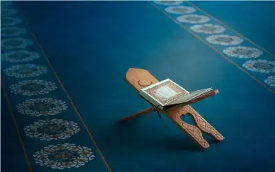 أول من جهر بقراءة القرآن في