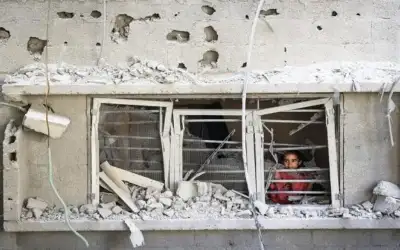 غارات وقتال في غزة وتصعيد على