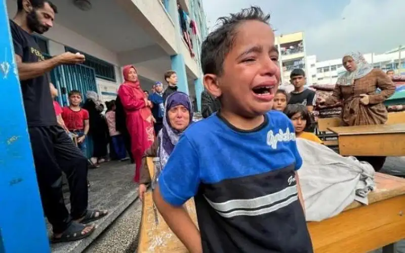 استشهاد 13 فلسطينيا جراء قصف الاحتلال