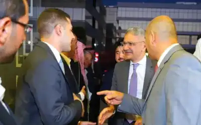 السفير الكندي يتناول المنسف في مضارب