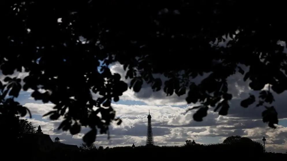 فرنسا تجري انتخابات برلمانية يطمح اليمين