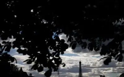 فرنسا تجري انتخابات برلمانية يطمح اليمين