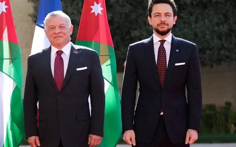 الملك وولي العهد يتلقيان برقيات تهنئة