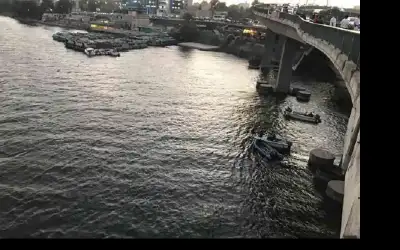 مصر: سقوط سيارة عروسين في نهر
