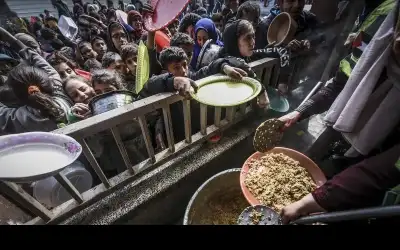 بسبب المجاعة: وفاة طفل وسط قطاع