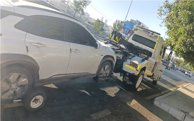 ضبط مركبة بلا لوحة ارقام تجاوزت