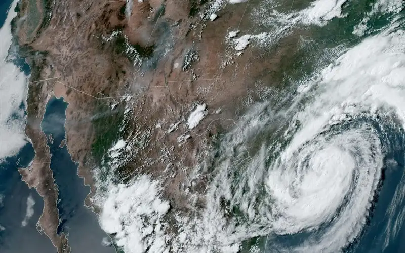 العاصفة بيريل تتحول إلى إعصار مع