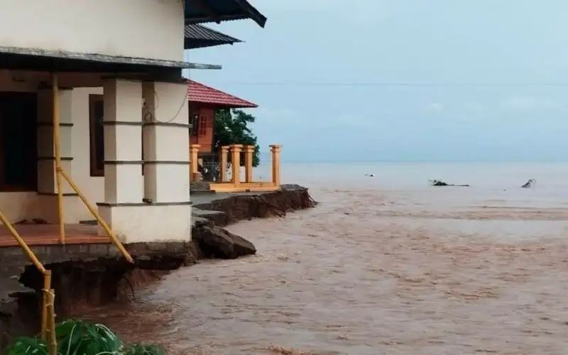 إندونيسيا: مقتل 12 وفقدان 18 في