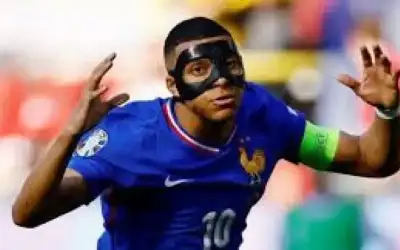 كولو مواني يدافع عن مبابي ..