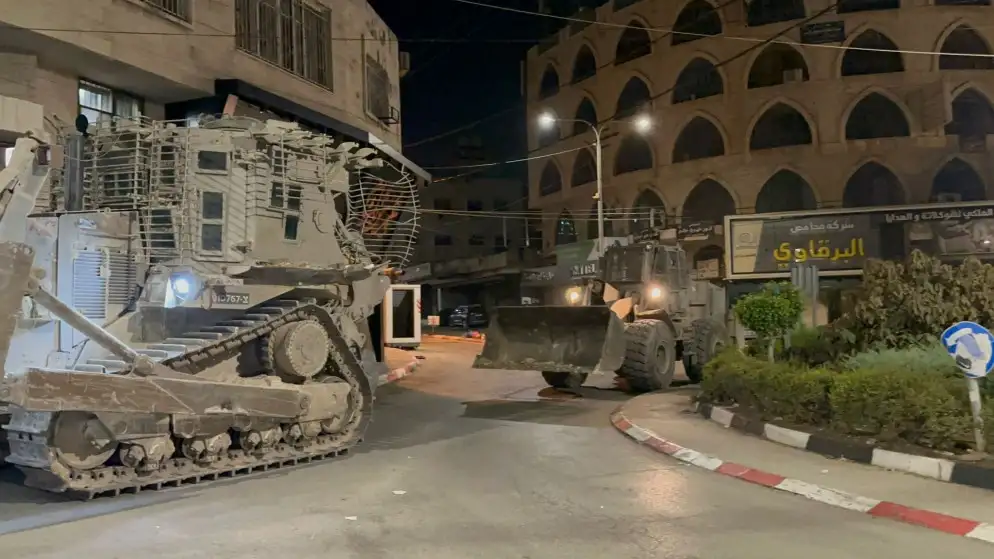 قوات الاحتلال تقتحم مدينة طولكرم وتحاصر