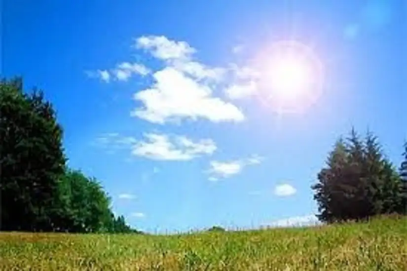 طقس حار اليوم وكتلة حارة تؤثر