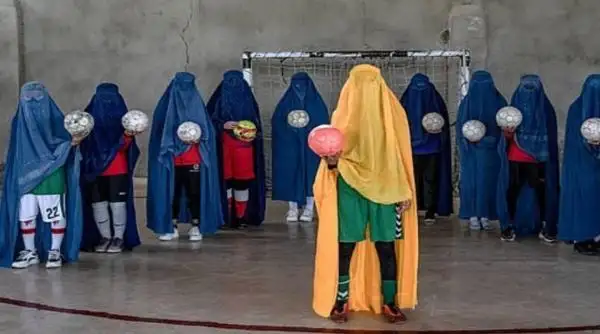 أفغانستان ترفض الاعتراف بفريق السيدات في