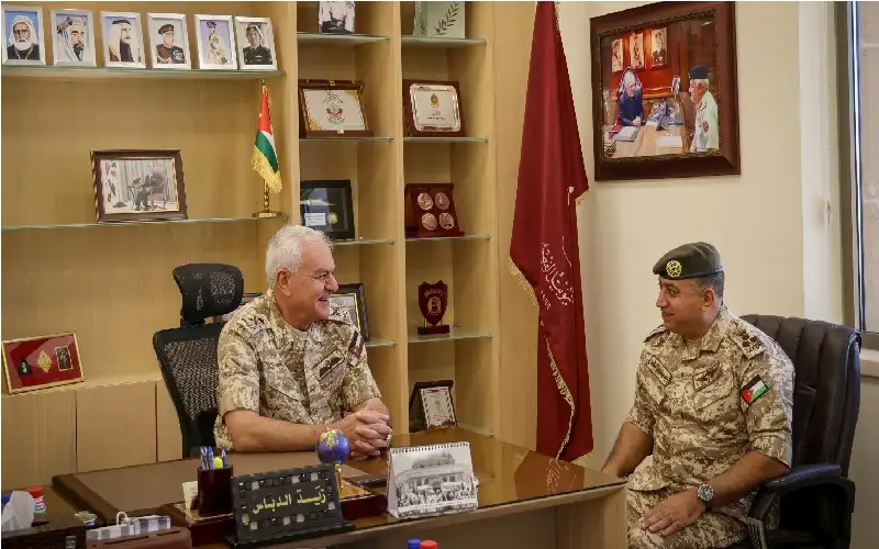 اللواء الركن الحنيطي يزور مديرية الأمن