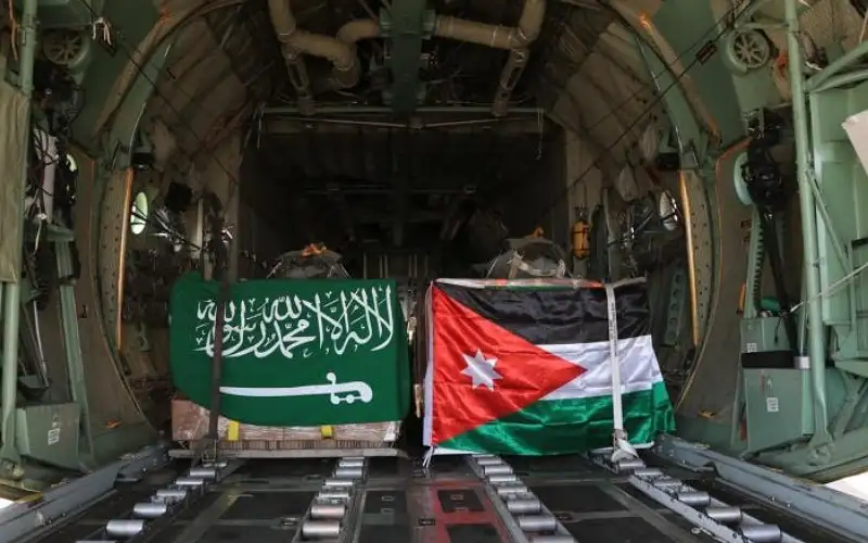 القوات المسلحة الأردنية تنفذ 3 إنزالات جوية لمساعدات على جنوب قطاع غزة
