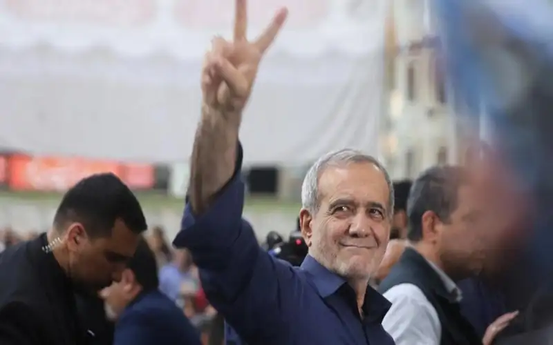 موعد تنصيب بزشكيان رئيسا لإيران