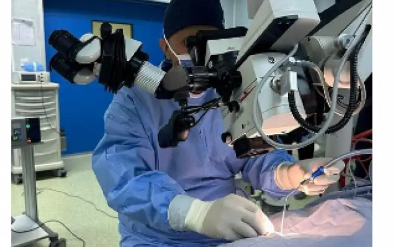 فريق طبي أردني يعيد السمع لسيدة