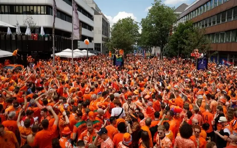 شاهد.. جماهير الطواحين تلهب الأجواء قبل