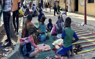 إلى جانب الحرب.. منع وصول المساعدات