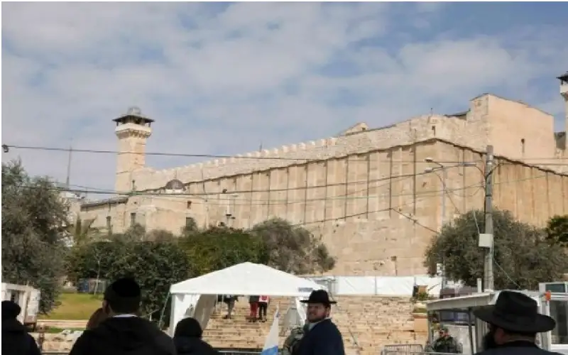 الاحتلال يسقف صحن الحرم الإبراهيمي لتهويده