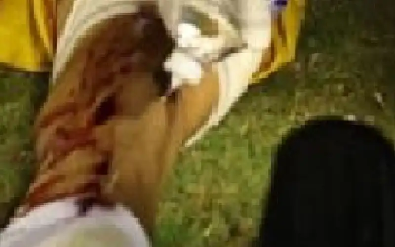 يحدث في البرازيل.. شرطي يضرب لاعبا