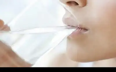 أهمية شرب الماء في الصباح
