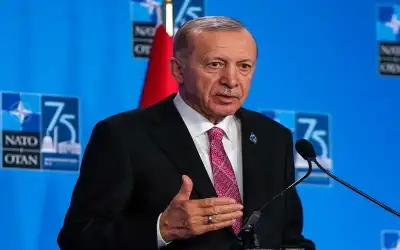 أردوغان يكلف وزير خارجيته بلقاء الأسد