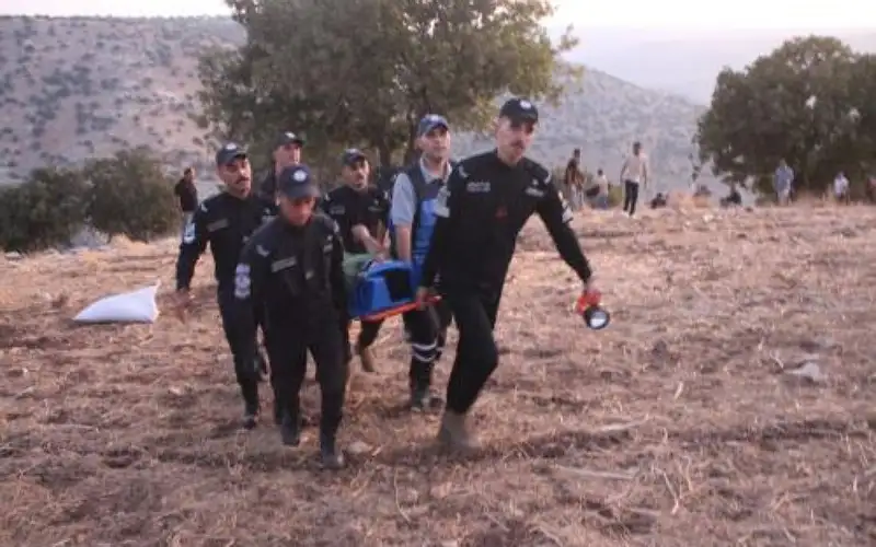 إنقاذ 5 أشخاص علقوا بمقطع صخري