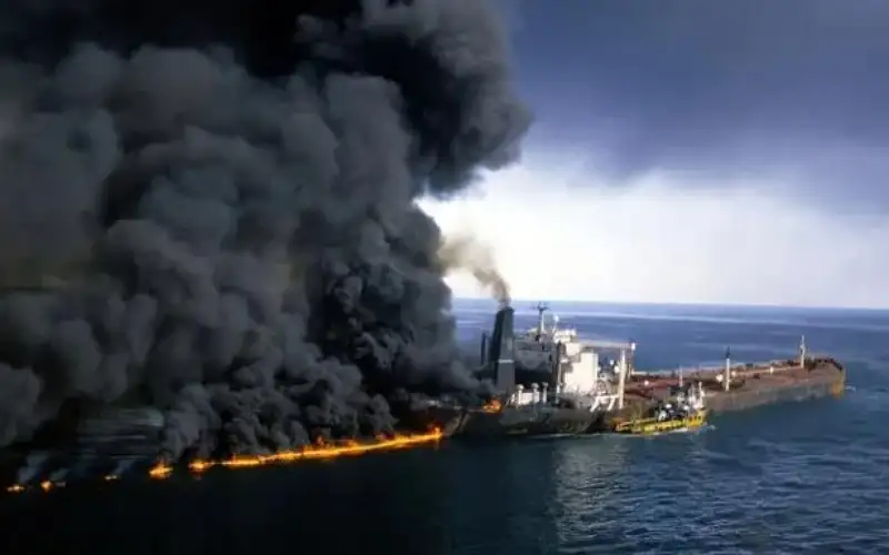 الحوثيون: استهدفنا سفينة في البحر الأحمر