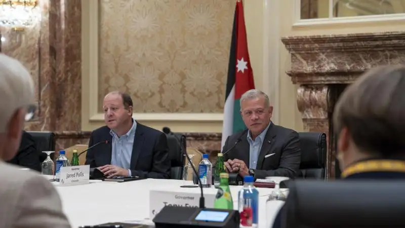 الملك لحكام الولايات الأمريكية : وقف