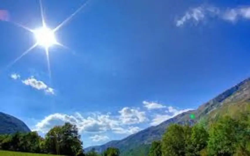 طقس صيفي معتدل اليوم وغدا