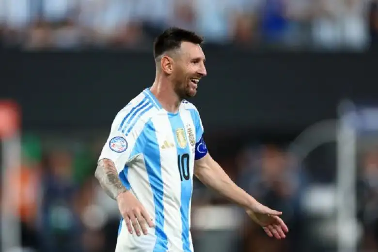 ميسي يطارد رقمين قياسيين جديدين في