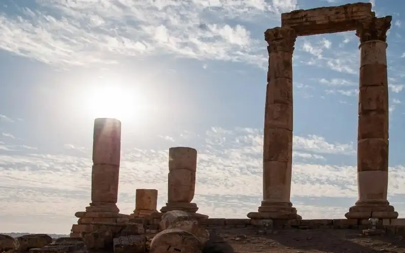 كتلة هوائية حارة نسبيا تؤثر على