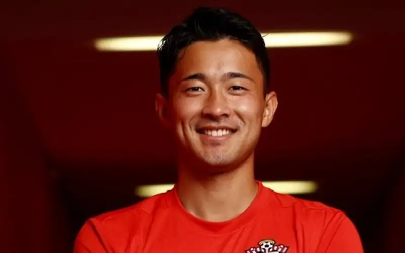 ساوثهامبتون يدعم صفوفه بمدافع الساموراي