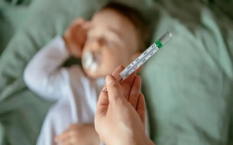 الحمى لدى الأطفال .. الأسباب والعلاج