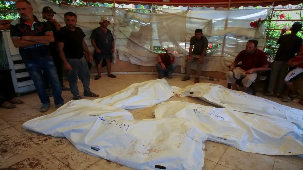 15 شهيدا بقصف الاحتلال مدرسة تؤوي