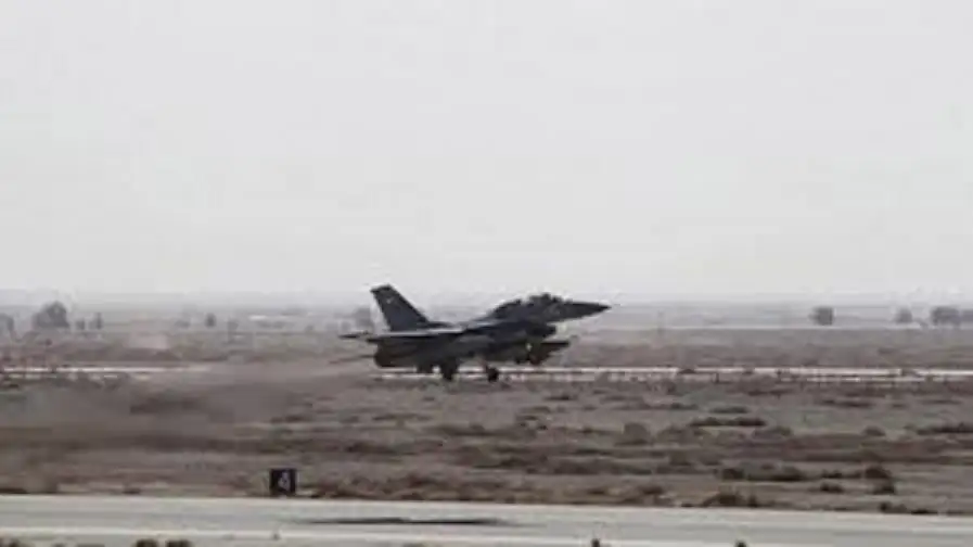 لطيران العراقي ينفذ غارة على موقع