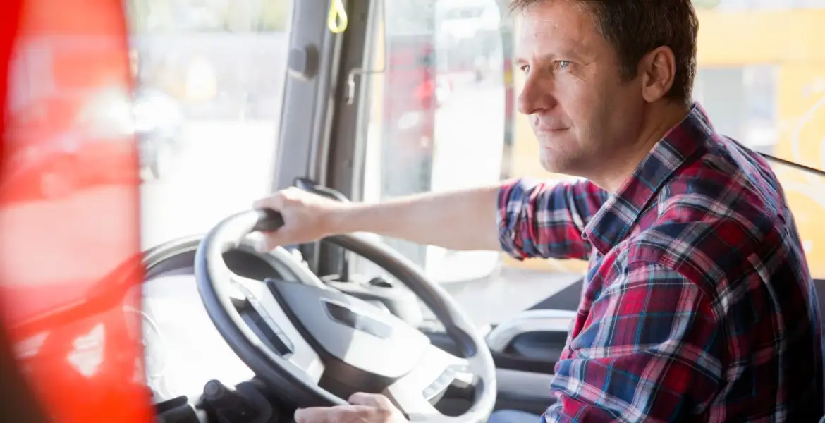 ارتداء البنطال الجينز قد يكلف غرامة