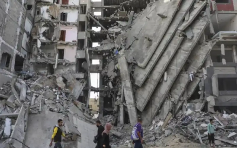 غزة تحتاج إلى 15 عاما لإزالة