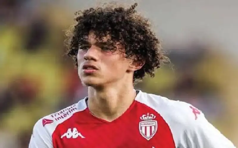 نجم الجزائر القادم.. موناكو يعرقل انتقال