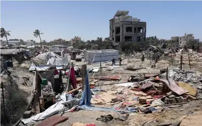 مدير الأونروا في غزة: رائحة الدماء