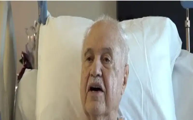 سقط عن الكرسي.. طلال ابو غزالة