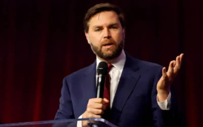 نائب ترمب يسخر من بريطانيا ..