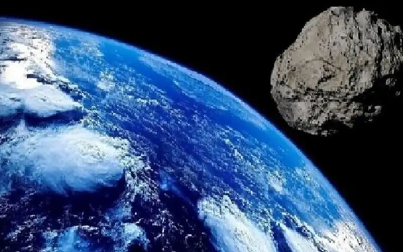 كويكب بحجم برج يمر قرب الأرض