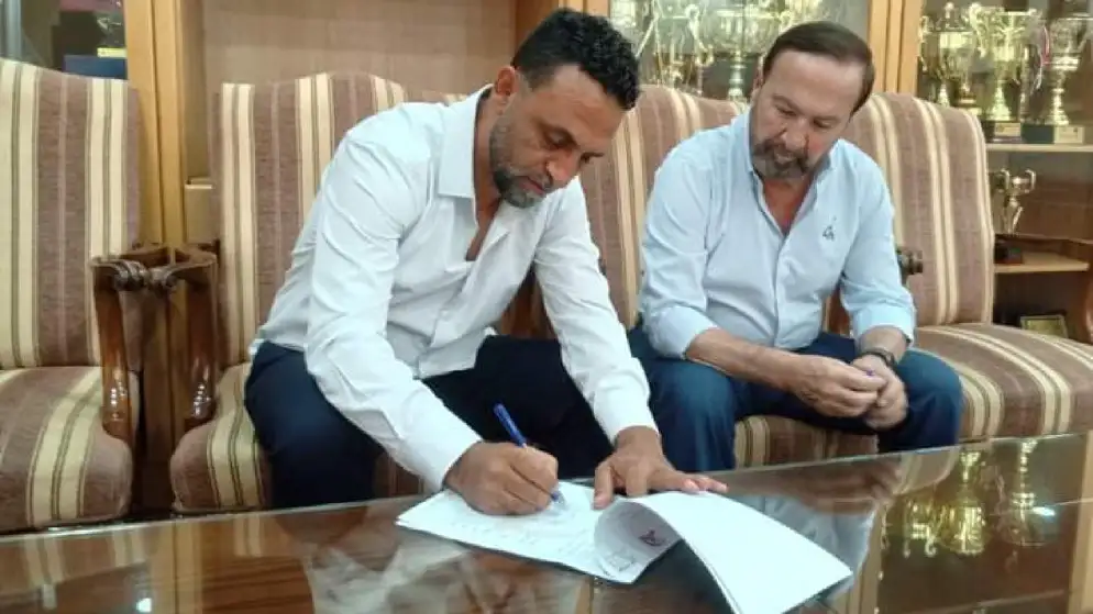 تعيين محمود شلباية مدربا لنادي شباب