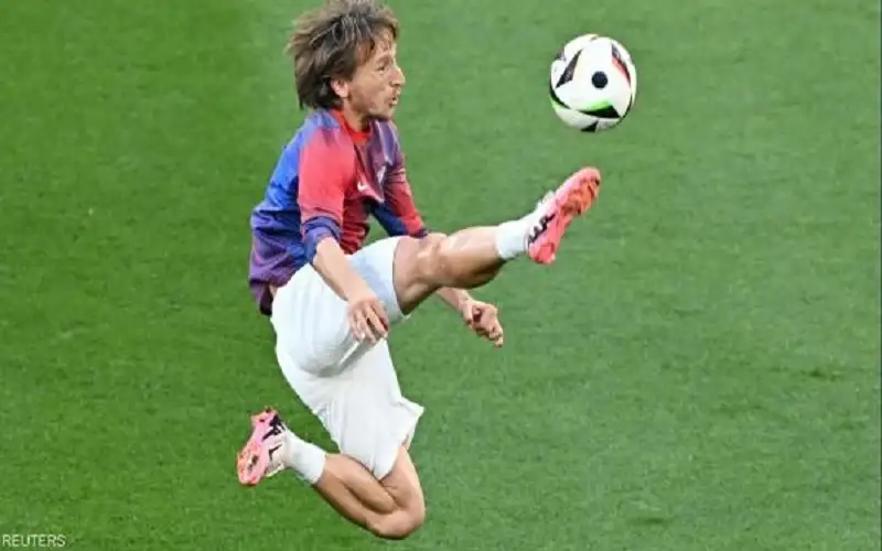 مودريتش يمدد عقده مع ريال مدريد